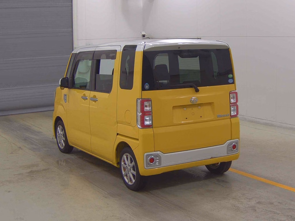 DAIHATSU WAKE