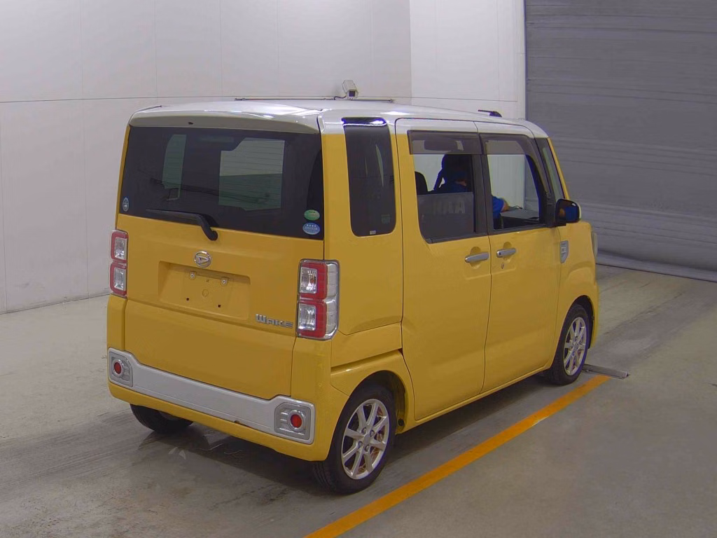 DAIHATSU WAKE