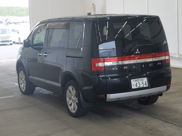 MITSUBISHI DELICA D:5