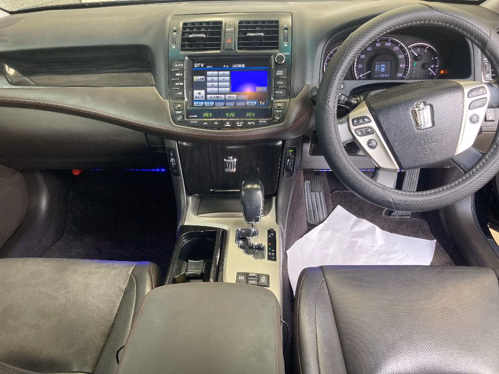 TOYOTA CROWN