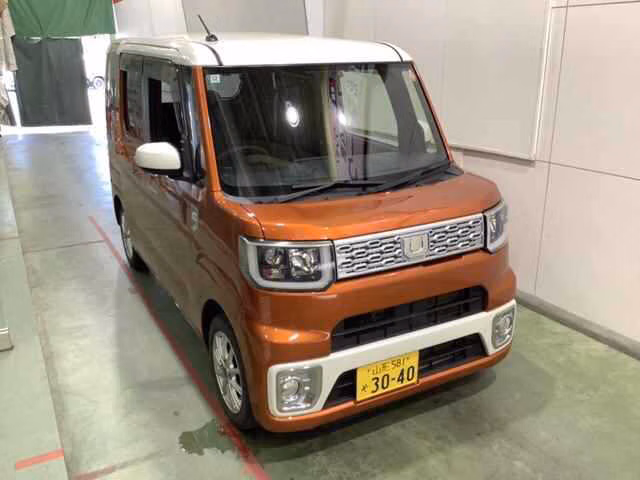 DAIHATSU WAKE