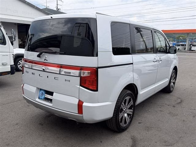 MITSUBISHI DELICA D:5