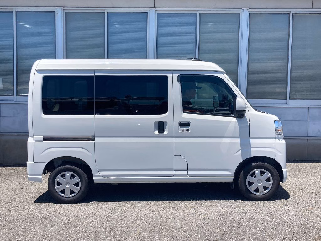 TOYOTA PIXIS VAN