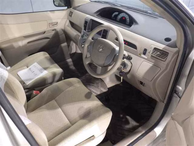 TOYOTA RAUM