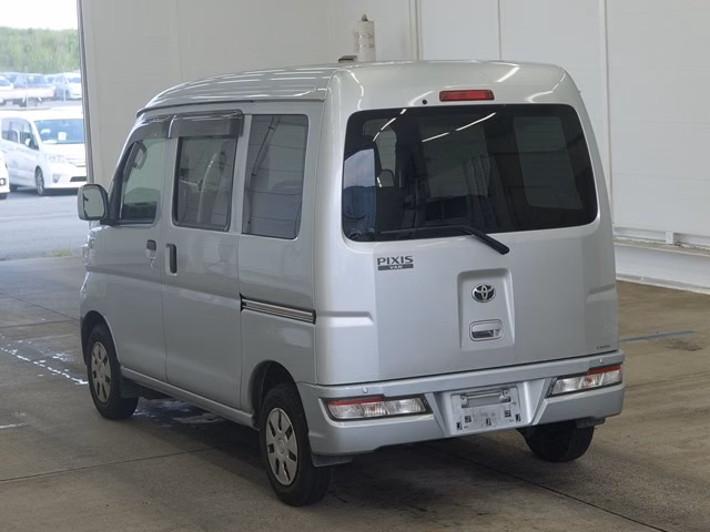 TOYOTA PIXIS VAN