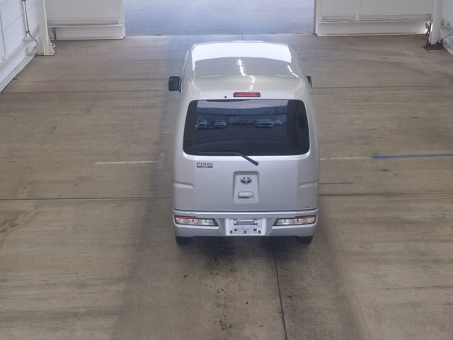 TOYOTA PIXIS VAN