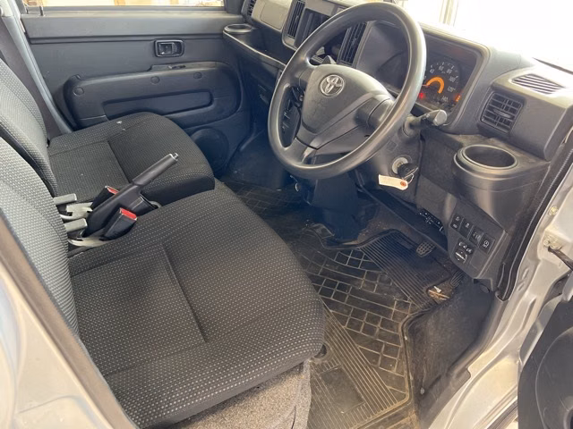 TOYOTA PIXIS VAN