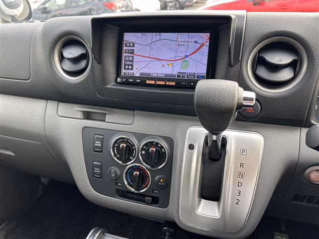 NISSAN NV350 CARAVAN