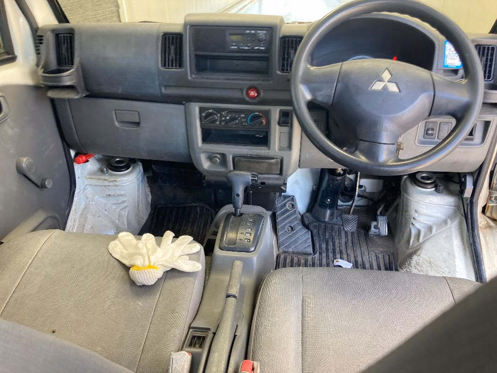 MITSUBISHI MINICAB