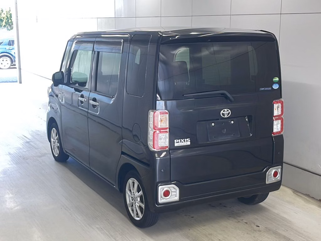 TOYOTA PIXIS MEGA