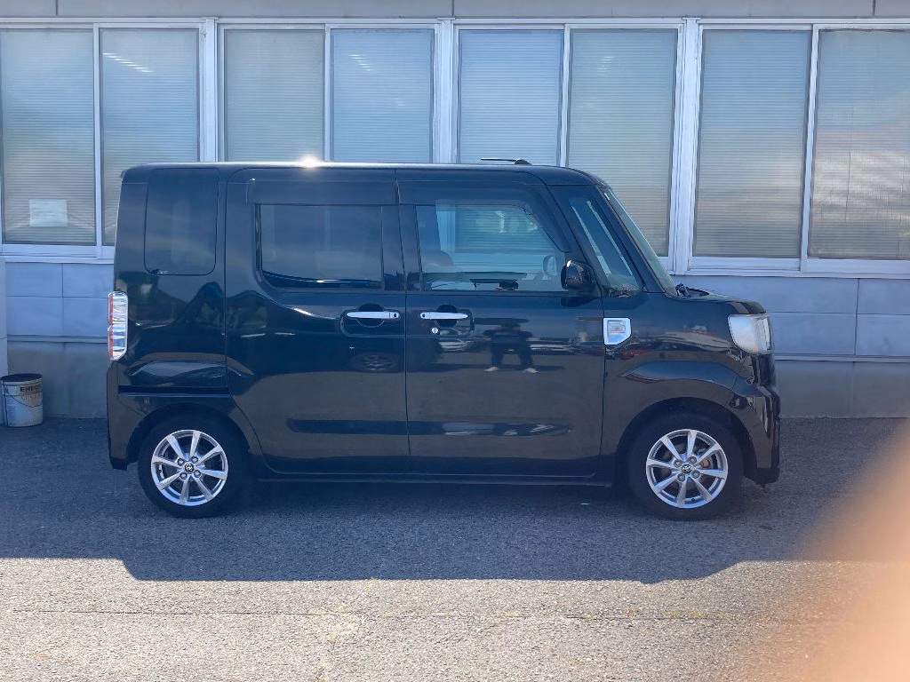 TOYOTA PIXIS MEGA