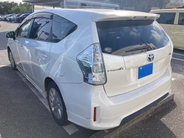 TOYOTA PRIUS ALPHA
