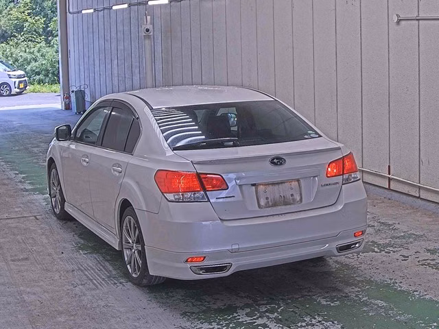 SUBARU LEGACY B4
