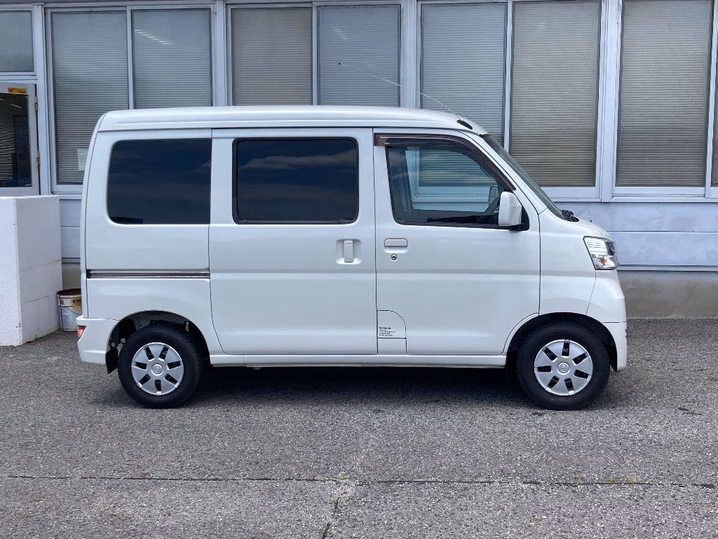 TOYOTA PIXIS VAN
