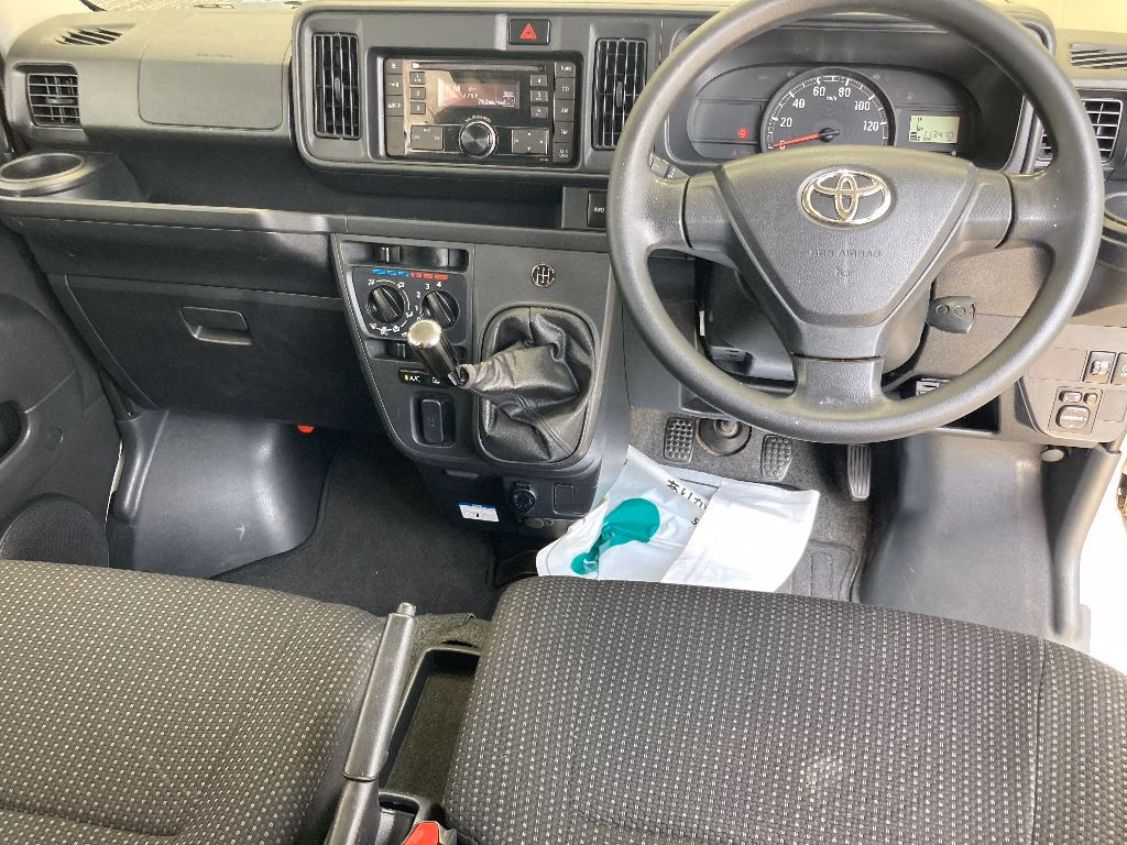 TOYOTA PIXIS VAN