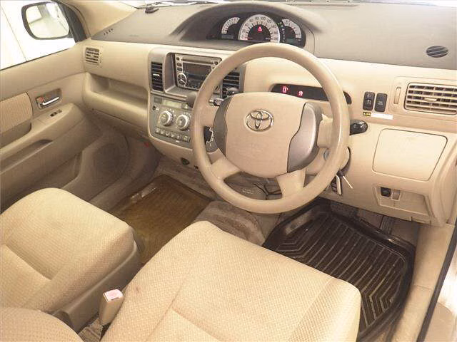 TOYOTA RAUM