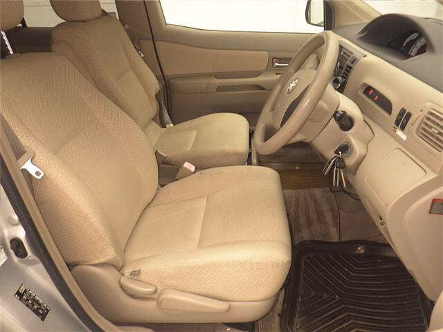 TOYOTA RAUM