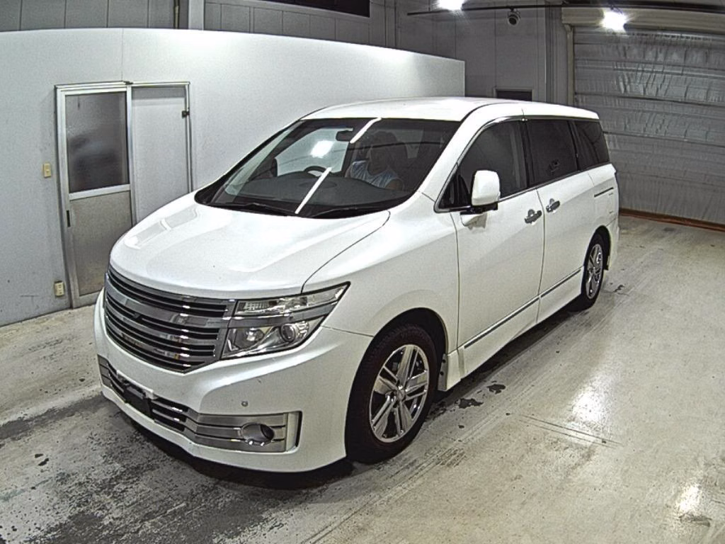 NISSAN ELGRAND