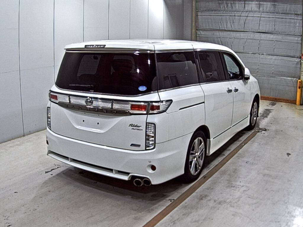 NISSAN ELGRAND