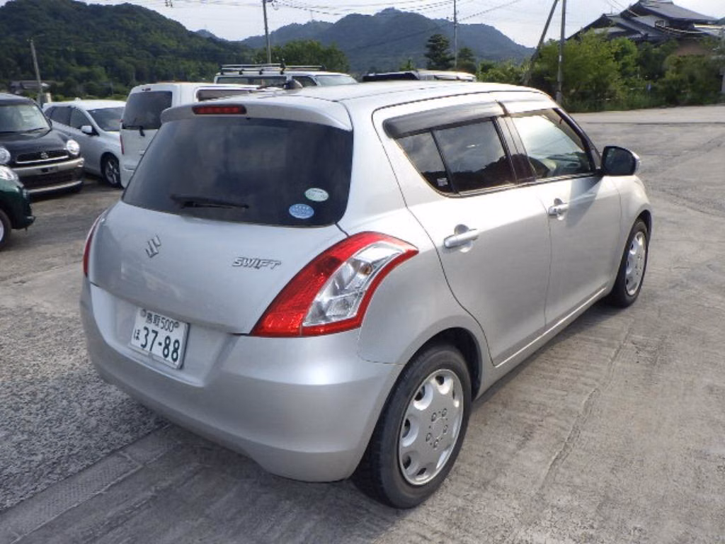 SUZUKI SWIFT