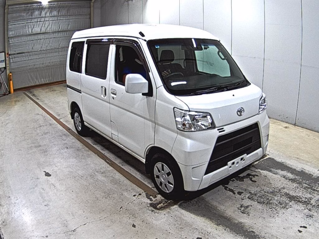 TOYOTA PIXIS VAN