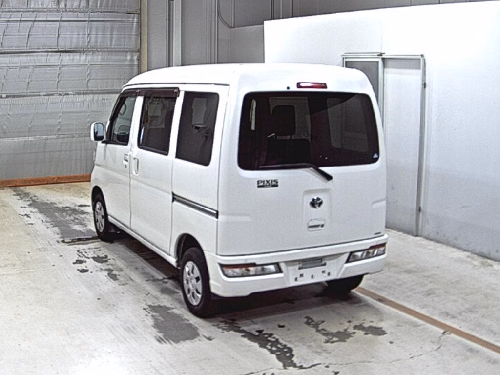 TOYOTA PIXIS VAN
