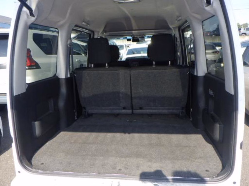 TOYOTA PIXIS VAN