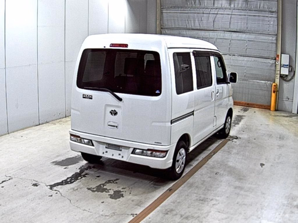 TOYOTA PIXIS VAN