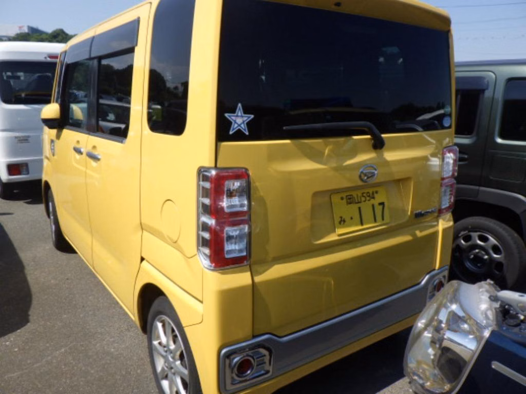 DAIHATSU WAKE