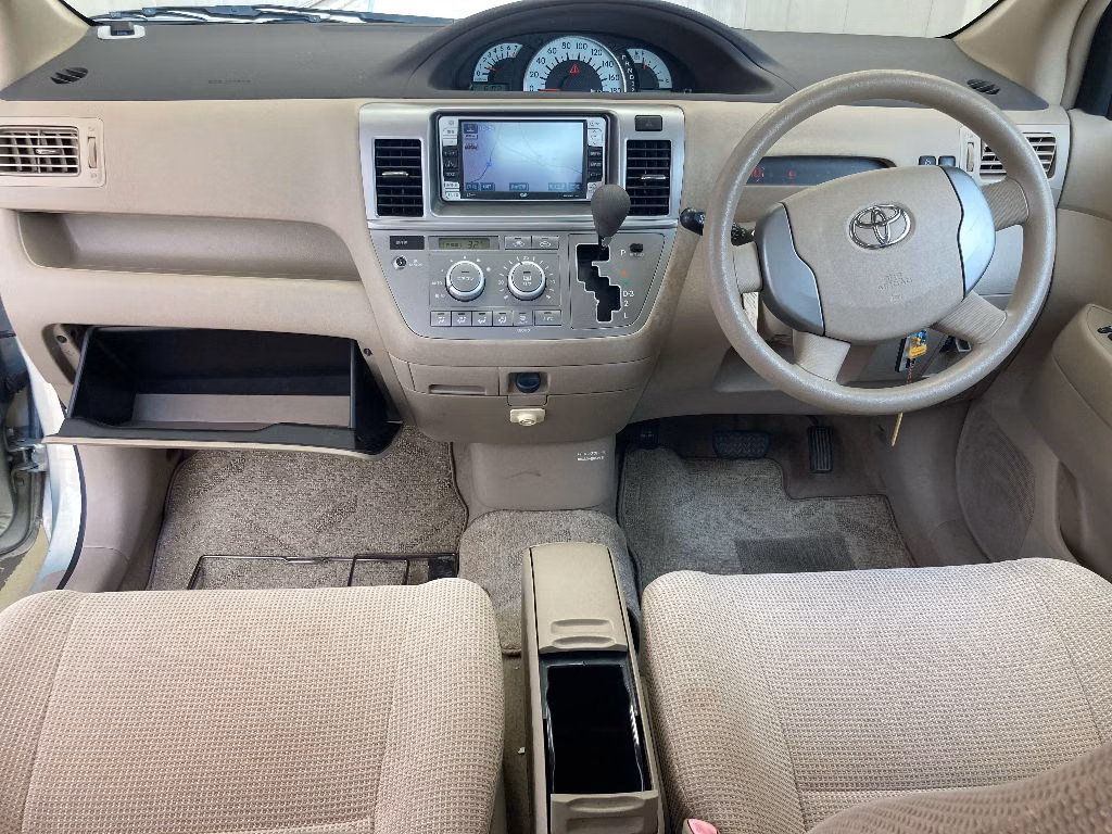 TOYOTA RAUM