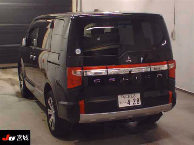 MITSUBISHI DELICA D:5