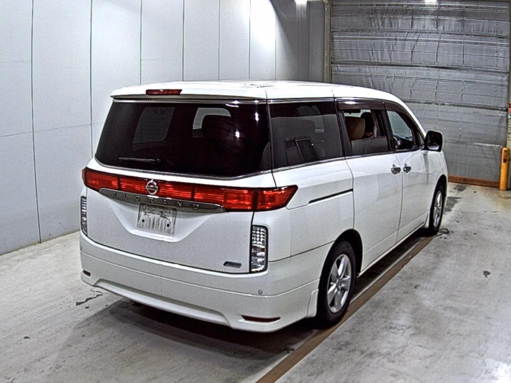 NISSAN ELGRAND