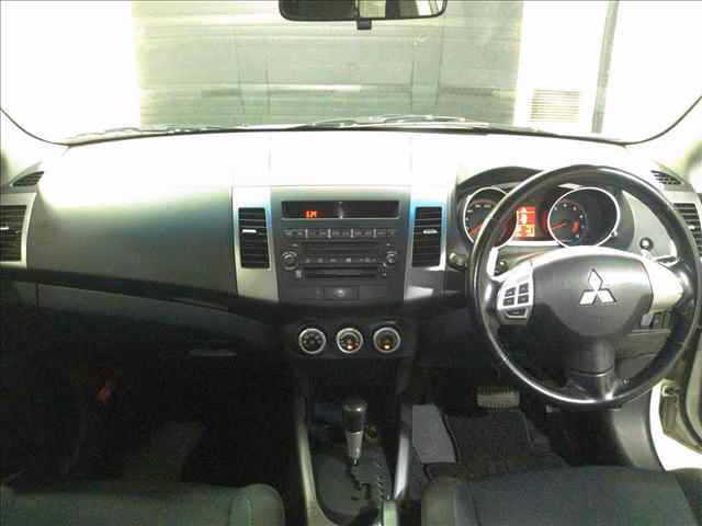 MITSUBISHI OUTLANDER