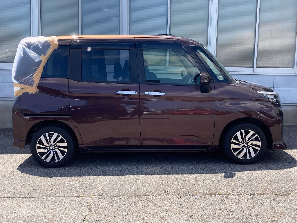 TOYOTA ROOMY