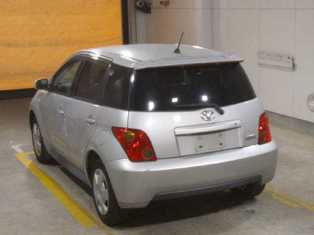 TOYOTA IST