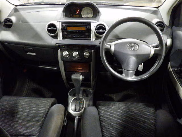 TOYOTA IST