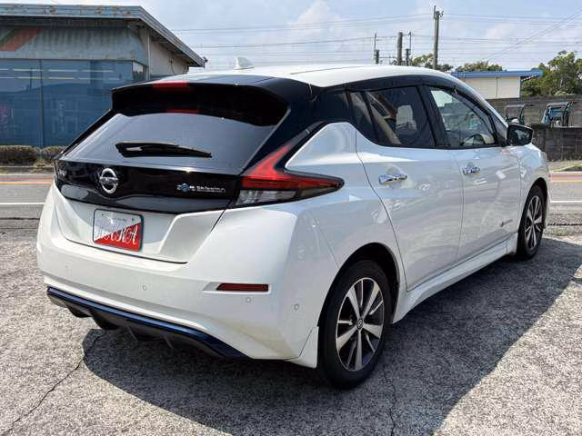 NISSAN LEAF
