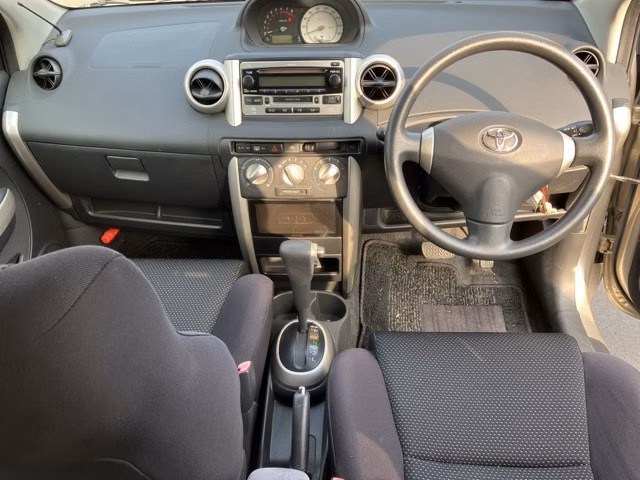 TOYOTA IST