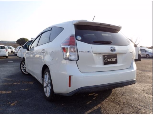 TOYOTA PRIUS ALPHA