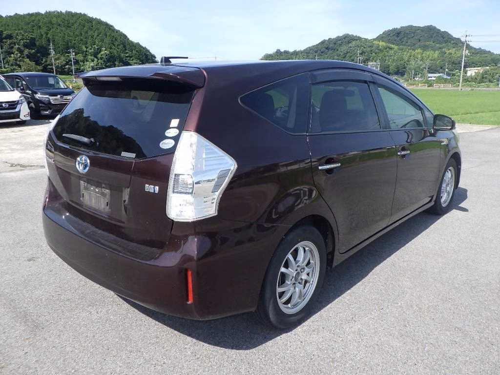 TOYOTA PRIUS ALPHA
