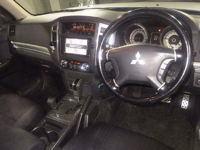 MITSUBISHI PAJERO