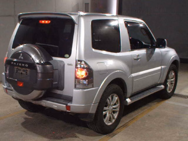 MITSUBISHI PAJERO