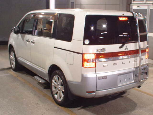 MITSUBISHI DELICA D:5