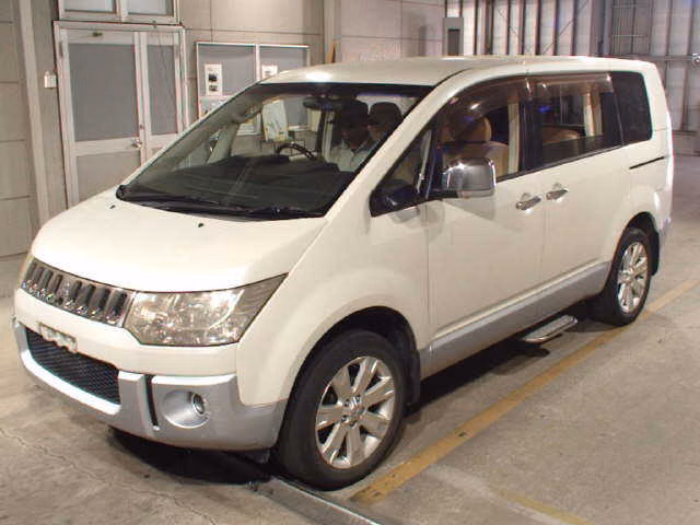 MITSUBISHI DELICA D:5