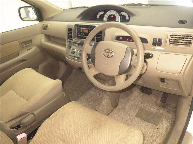 TOYOTA RAUM