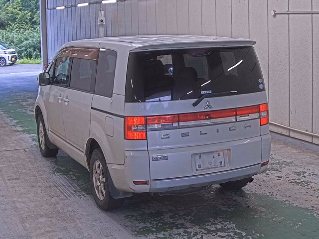 MITSUBISHI DELICA D:5