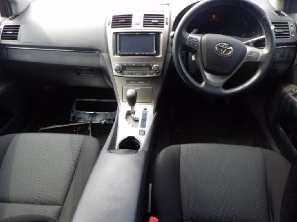 TOYOTA AVENSIS