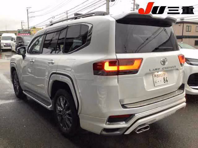 TOYOTA LAND CRUISER