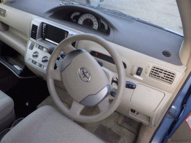 TOYOTA RAUM