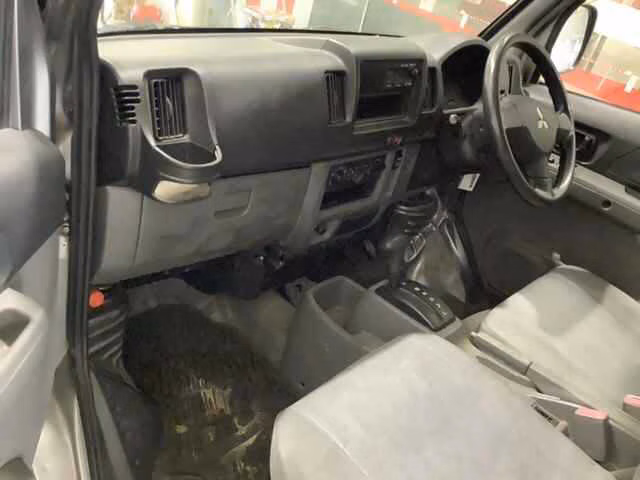 MITSUBISHI MINICAB